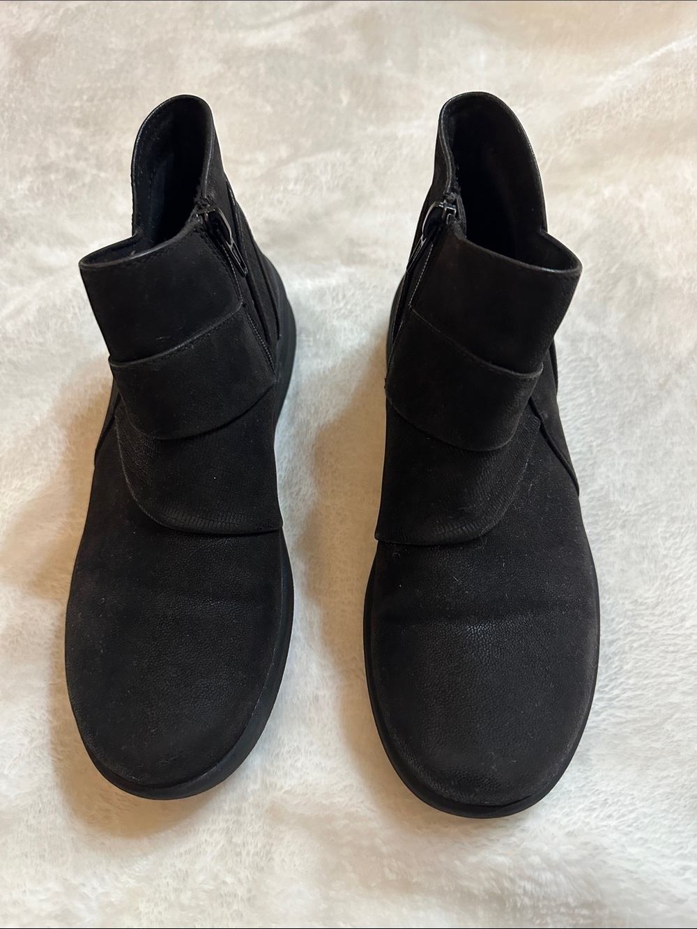 CLARKS CLOUD STEPPERS Women’s Black Vegan Ankle Boots Sz6 Casual Cushion Comfort - Picture 4 of 10